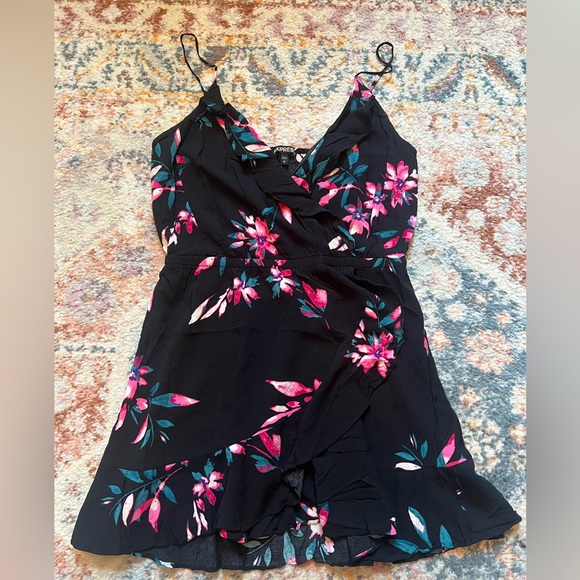 Express Fit&Flare, Ruffle Wrap Floral Dress - Picture 3 of 5